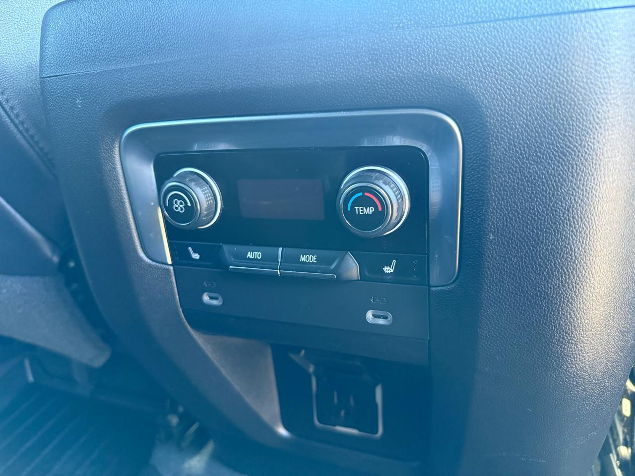 Chevrolet Suburban  2021