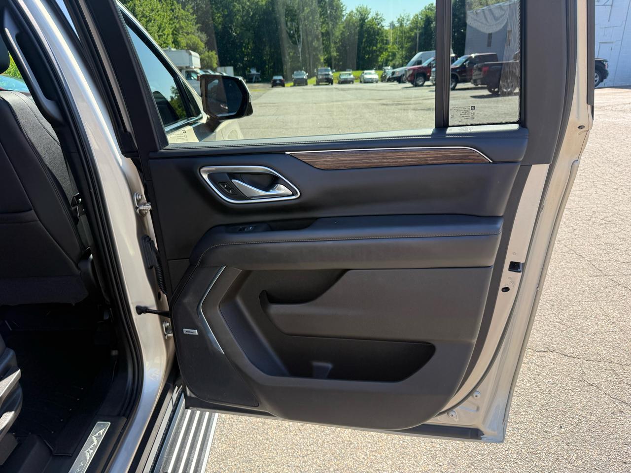 Chevrolet Suburban  2021