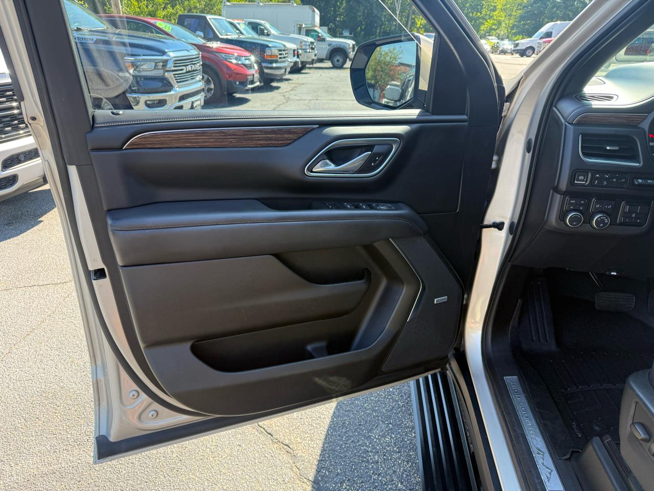 Chevrolet Suburban  2021