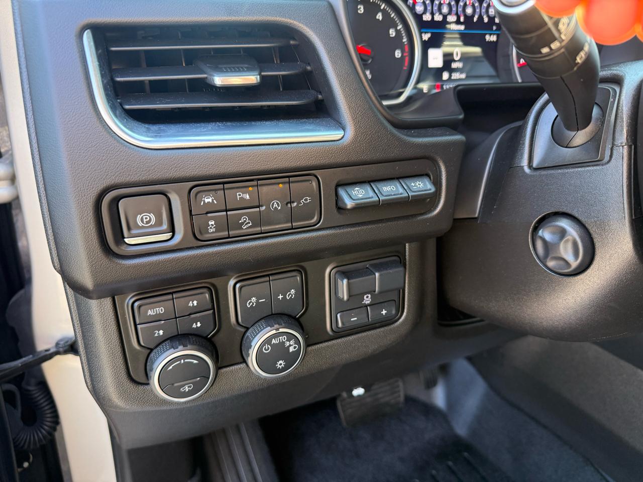 Chevrolet Suburban  2021