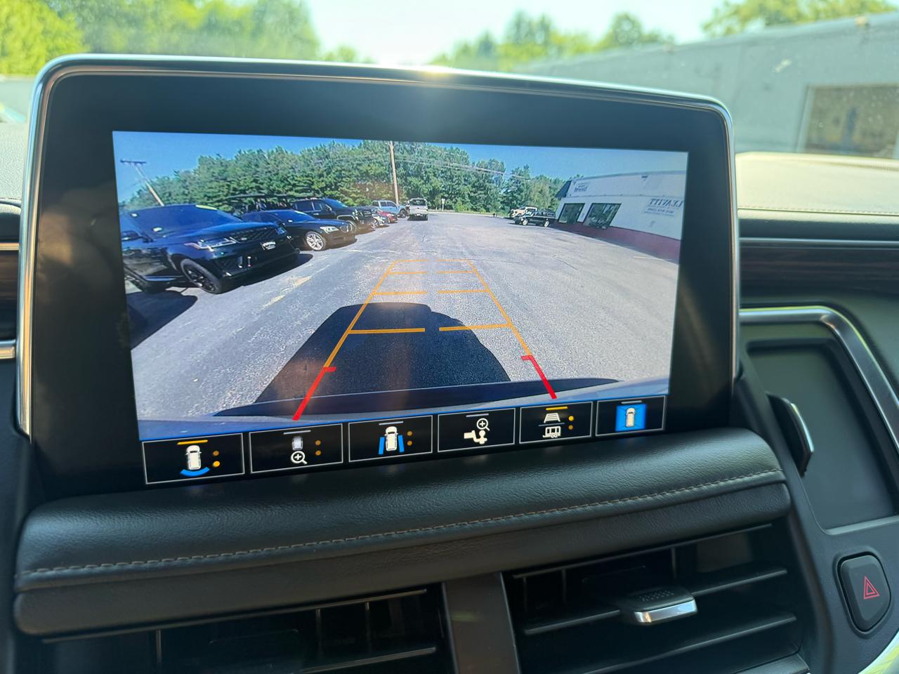 Chevrolet Suburban  2021