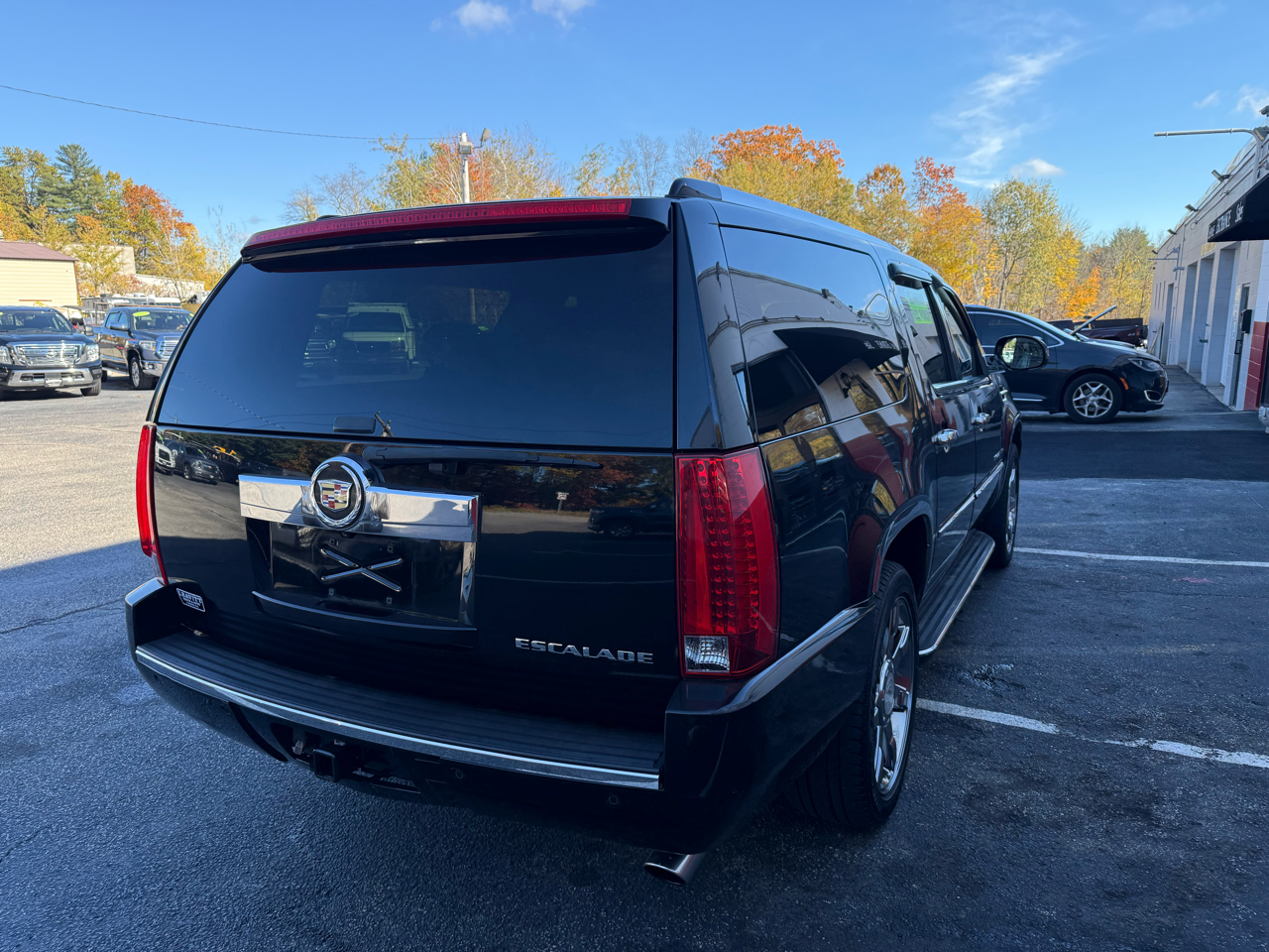 Cadillac Escalade ESV AWD 4dr Luxury 2013 Cadillac Escalade ESV AWD 4dr Luxury 2013