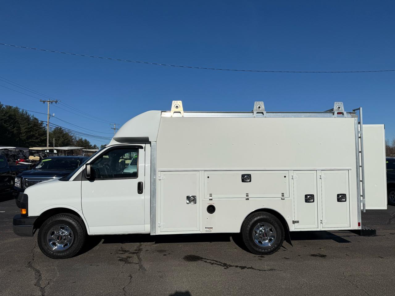 GMC Savana Commercial Cutaway  2016