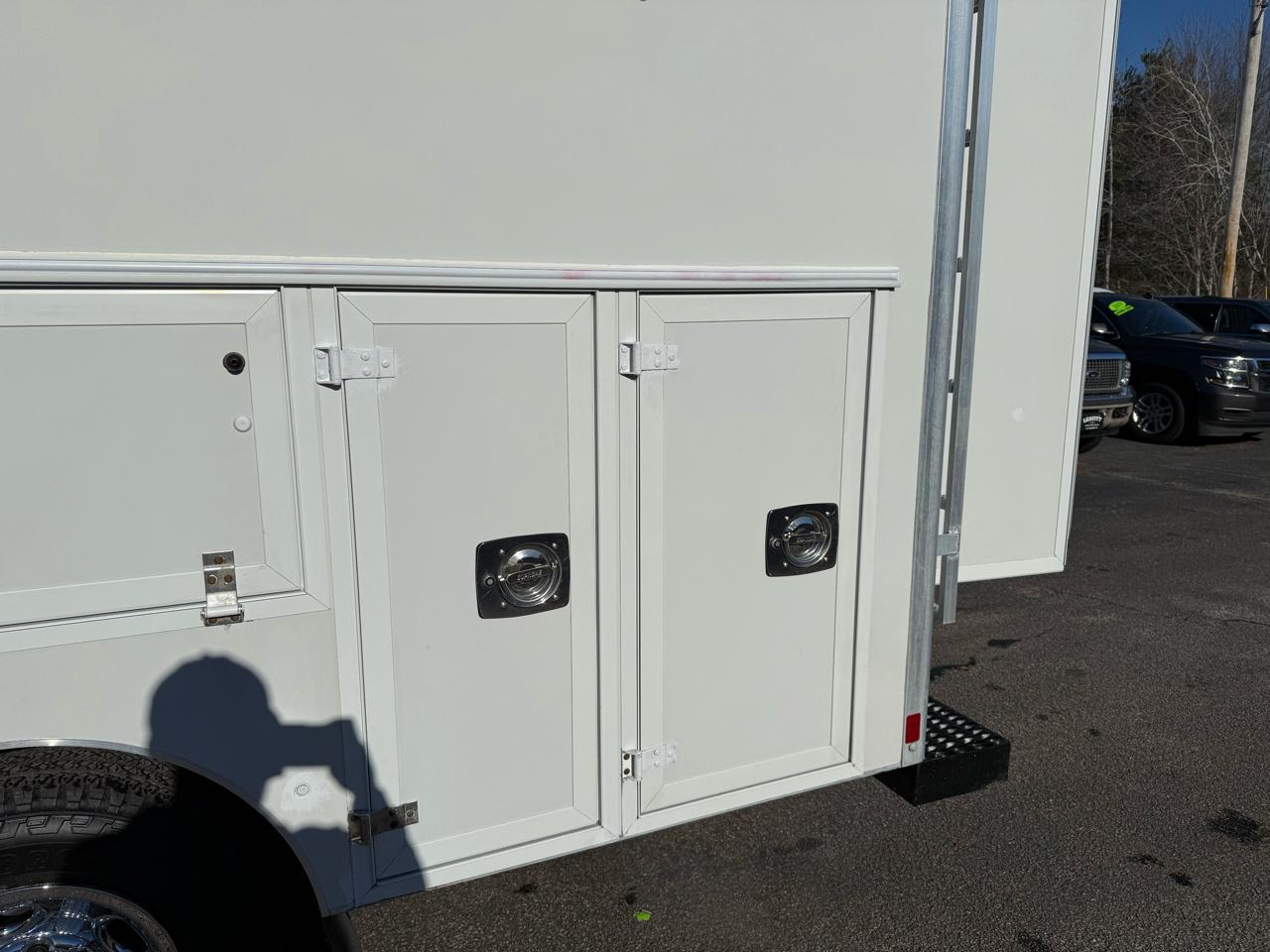 GMC Savana Commercial Cutaway  2016