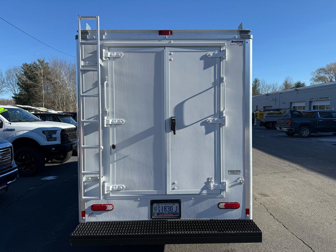 GMC Savana Commercial Cutaway  2016