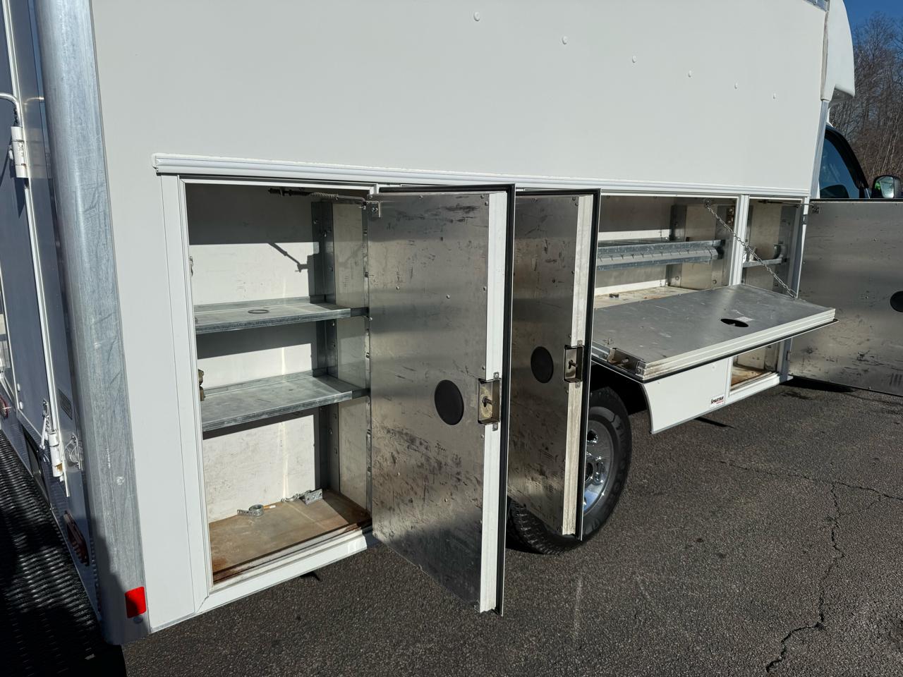 GMC Savana Commercial Cutaway  2016