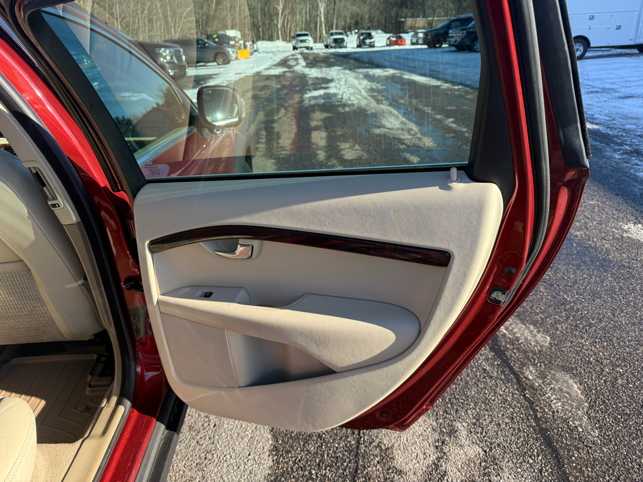 Volvo XC70 4dr Wgn 3.0T AWD 2011