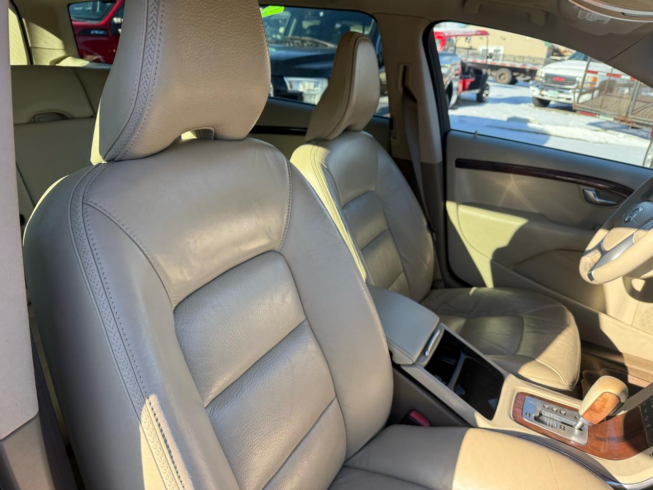 Volvo XC70 4dr Wgn 3.0T AWD 2011