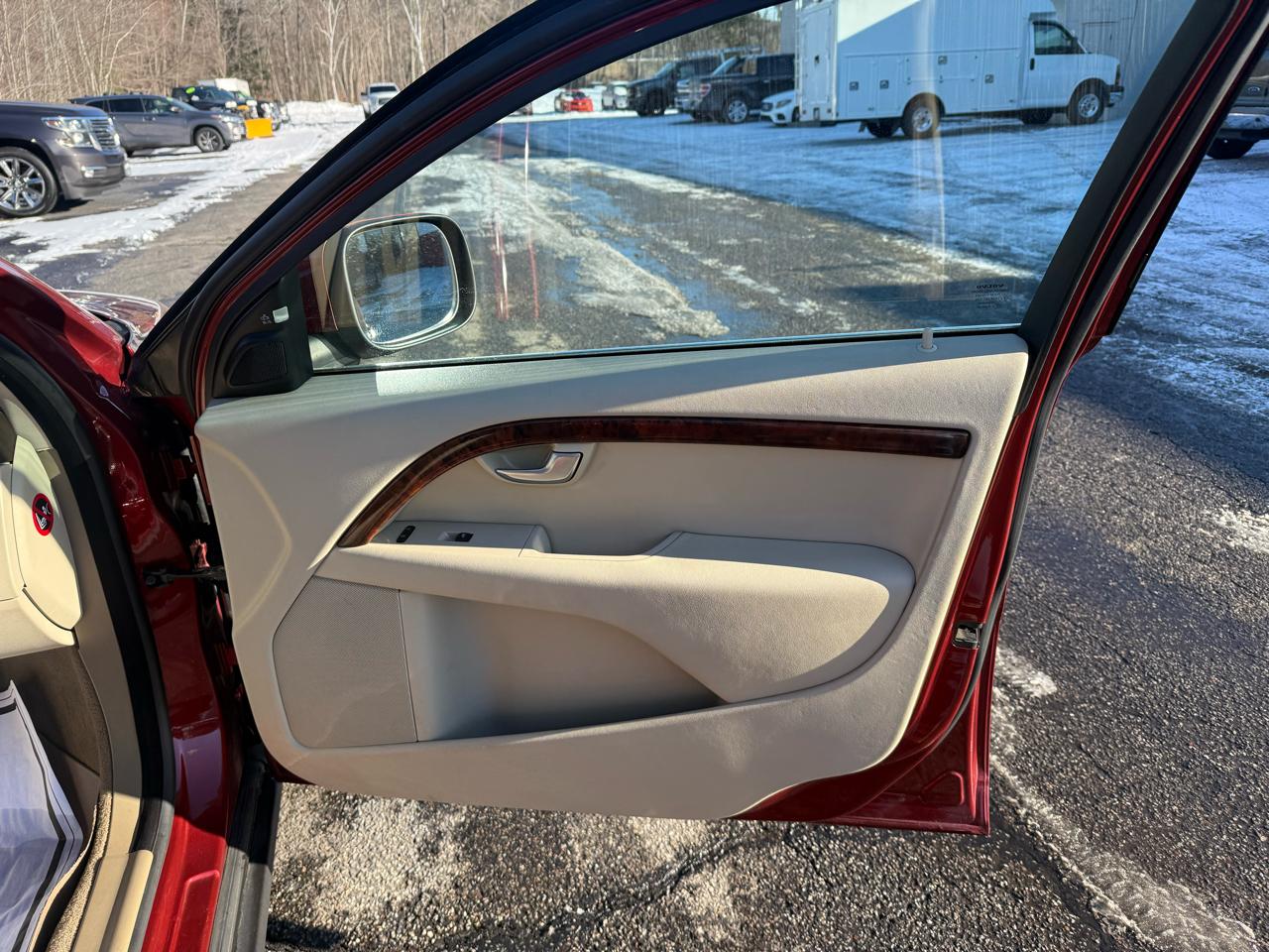 Volvo XC70 4dr Wgn 3.0T AWD 2011