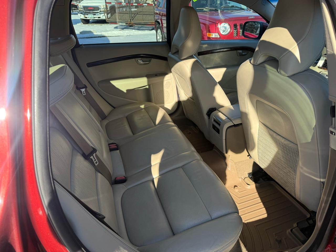 Volvo XC70 4dr Wgn 3.0T AWD 2011