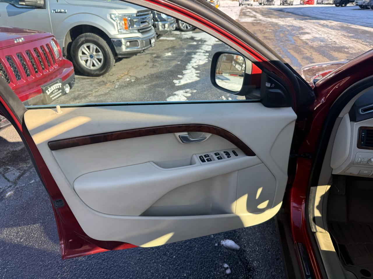 Volvo XC70 4dr Wgn 3.0T AWD 2011