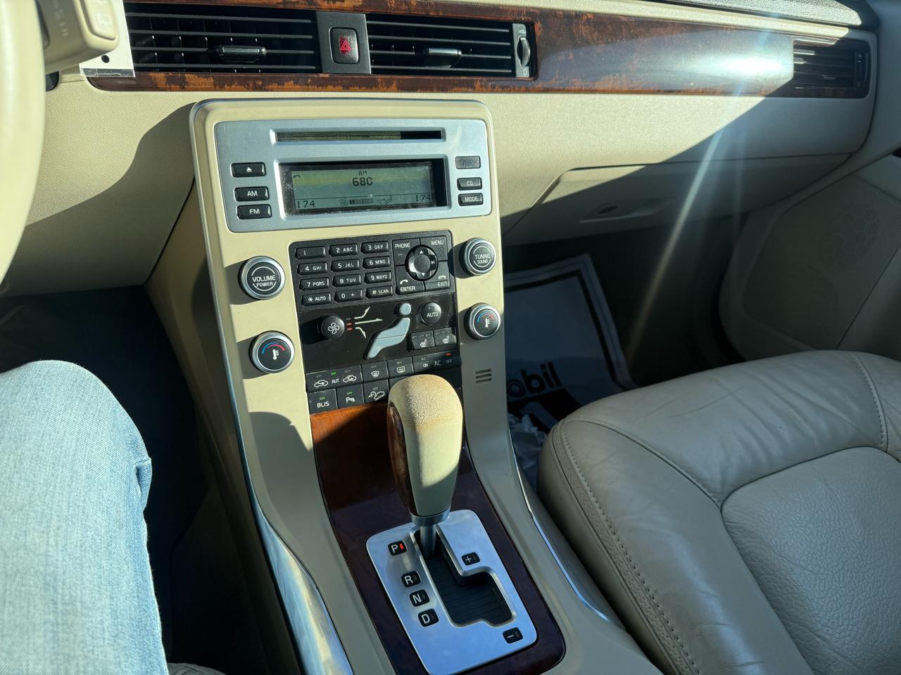 Volvo XC70 4dr Wgn 3.0T AWD 2011