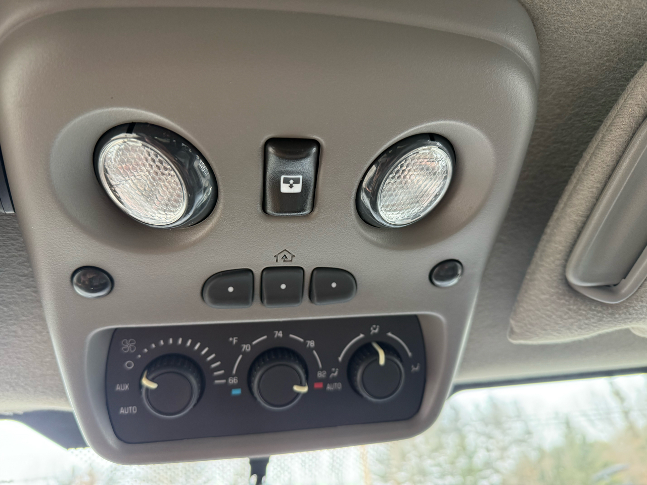 Cadillac Escalade  2004