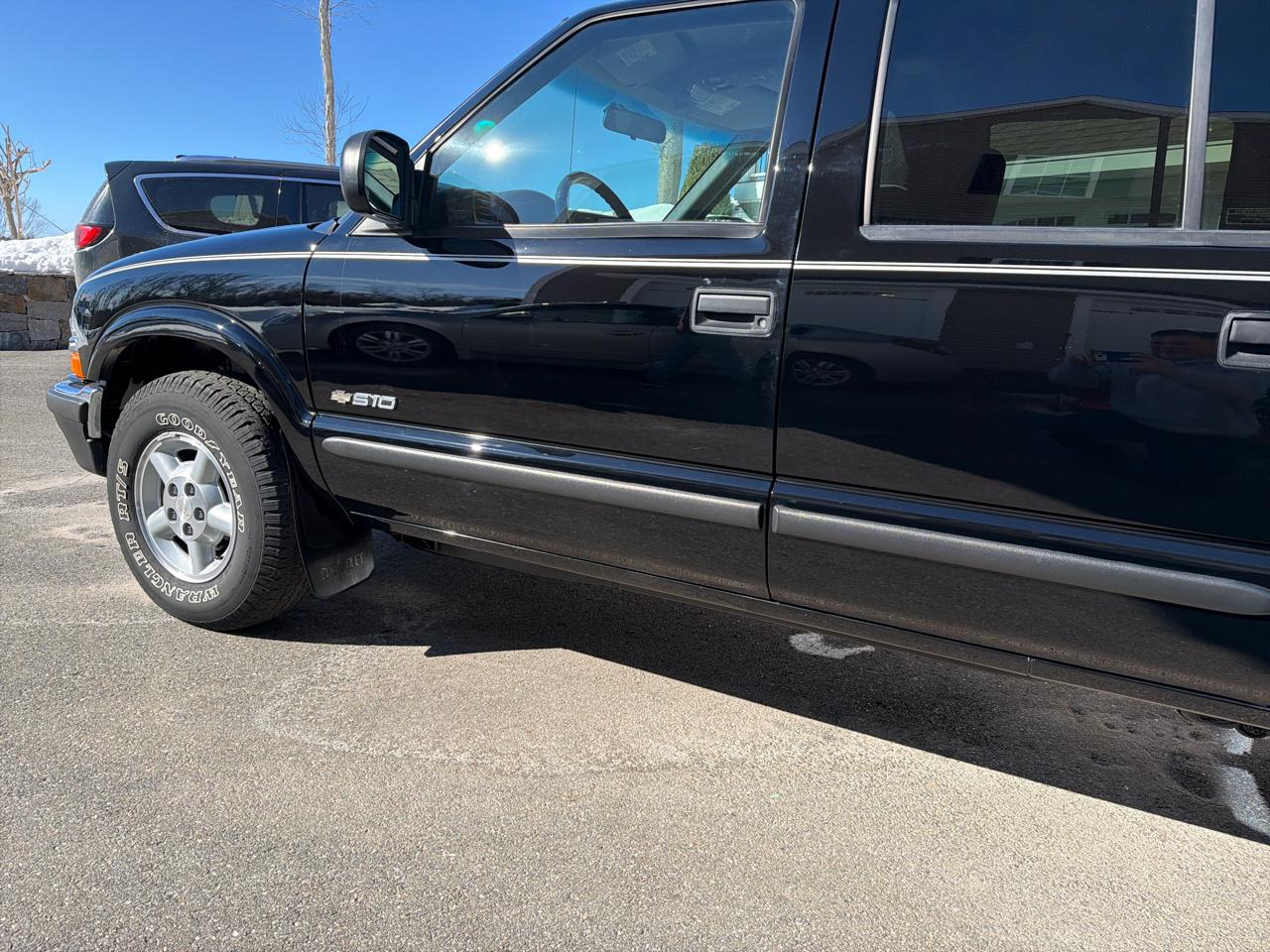 Chevrolet S-10 Crew Cab 123" WB 4WD LS 2001