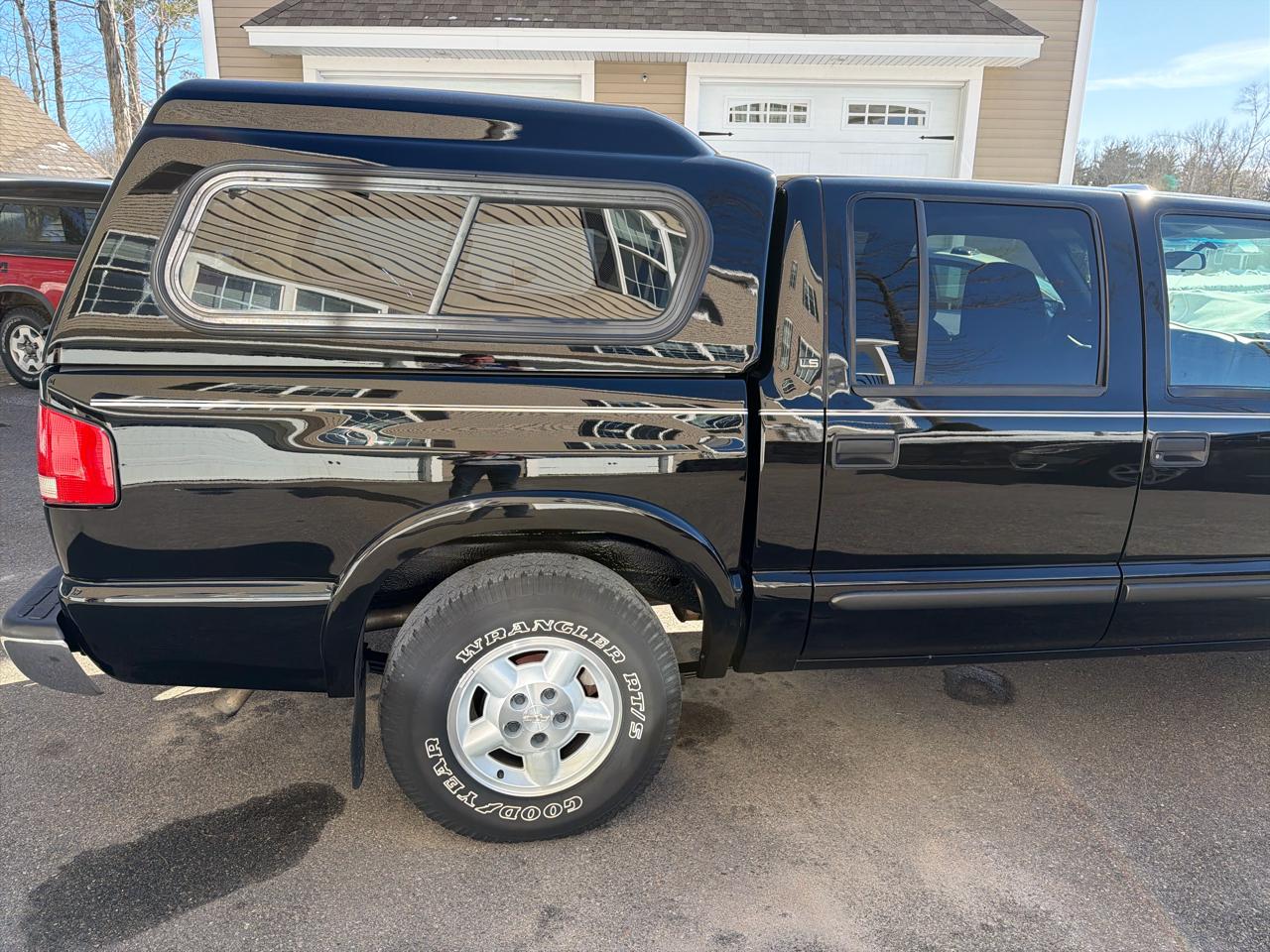 Chevrolet S-10 Crew Cab 123" WB 4WD LS 2001