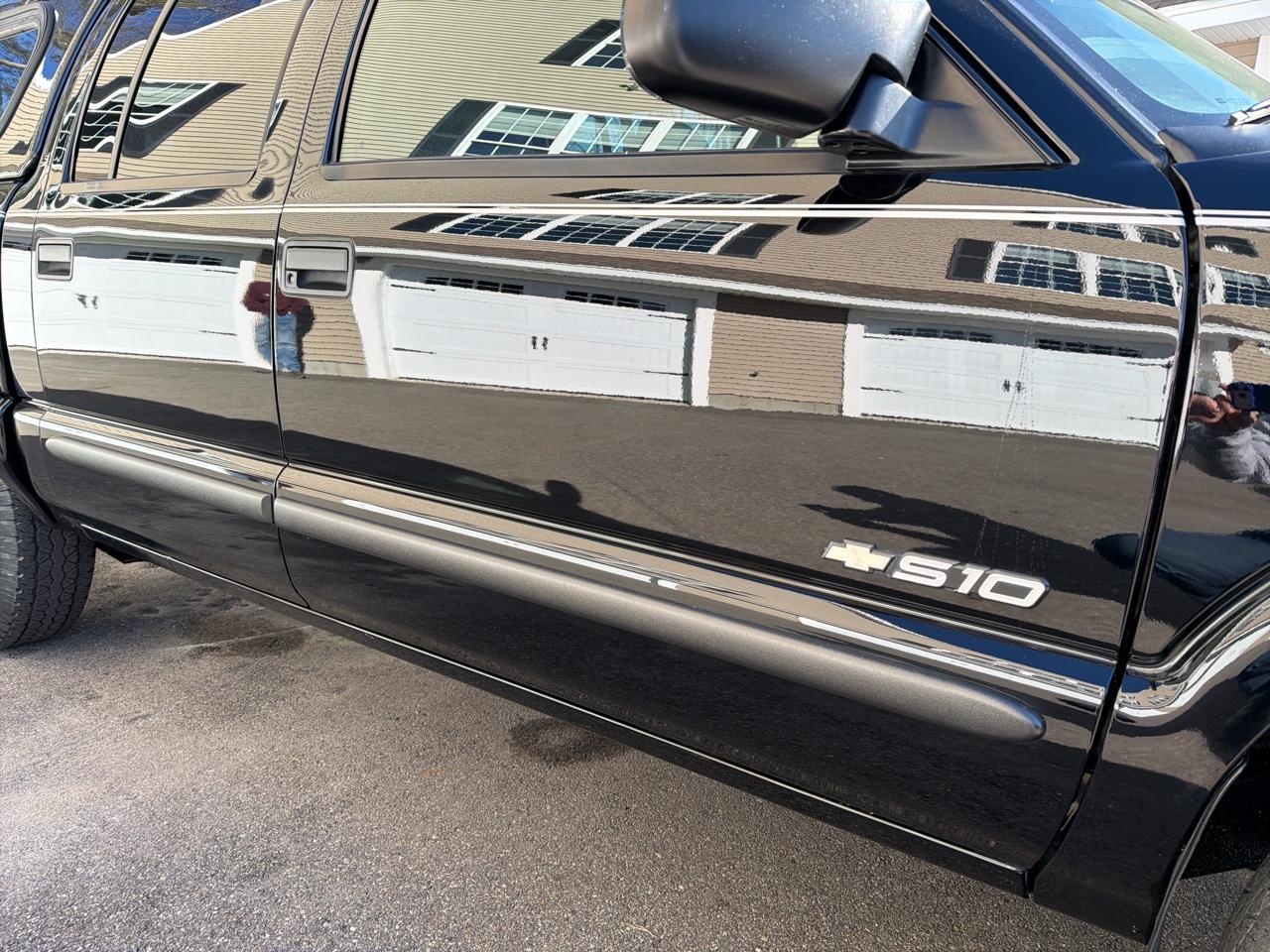 Chevrolet S-10 Crew Cab 123" WB 4WD LS 2001