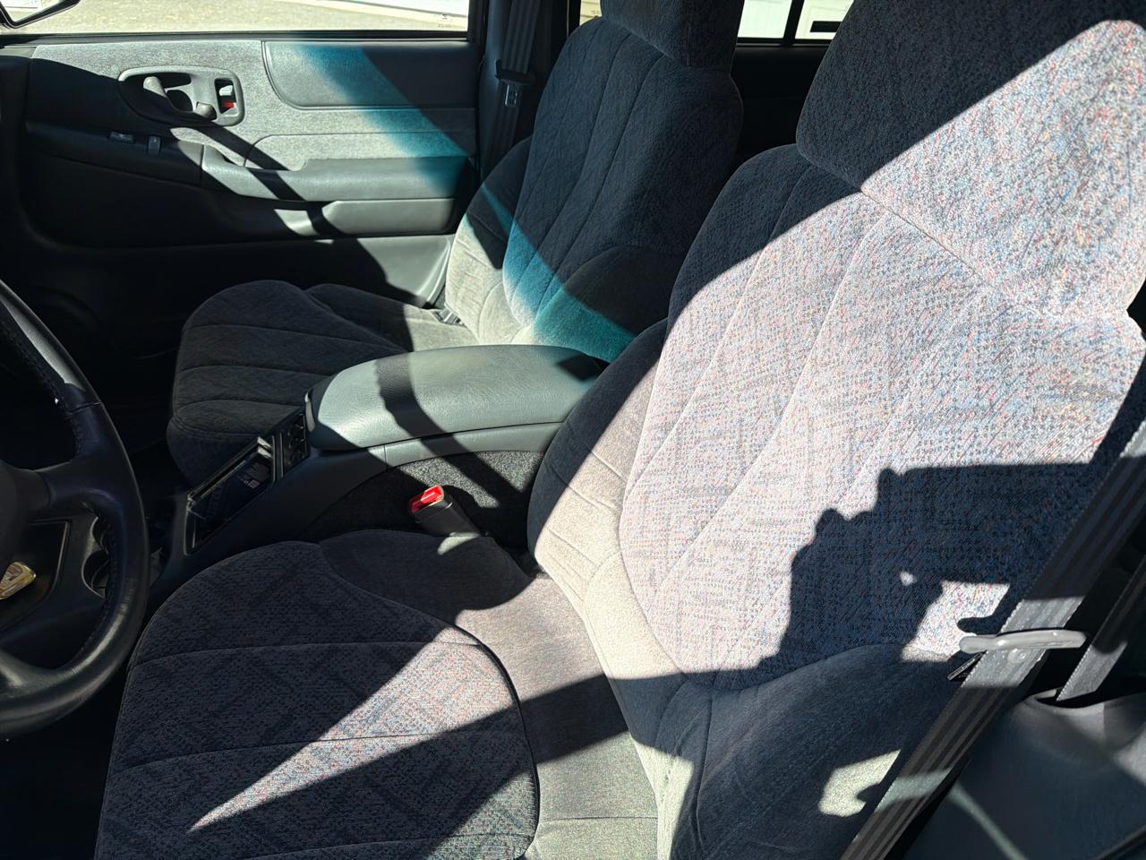 Chevrolet S-10 Crew Cab 123" WB 4WD LS 2001