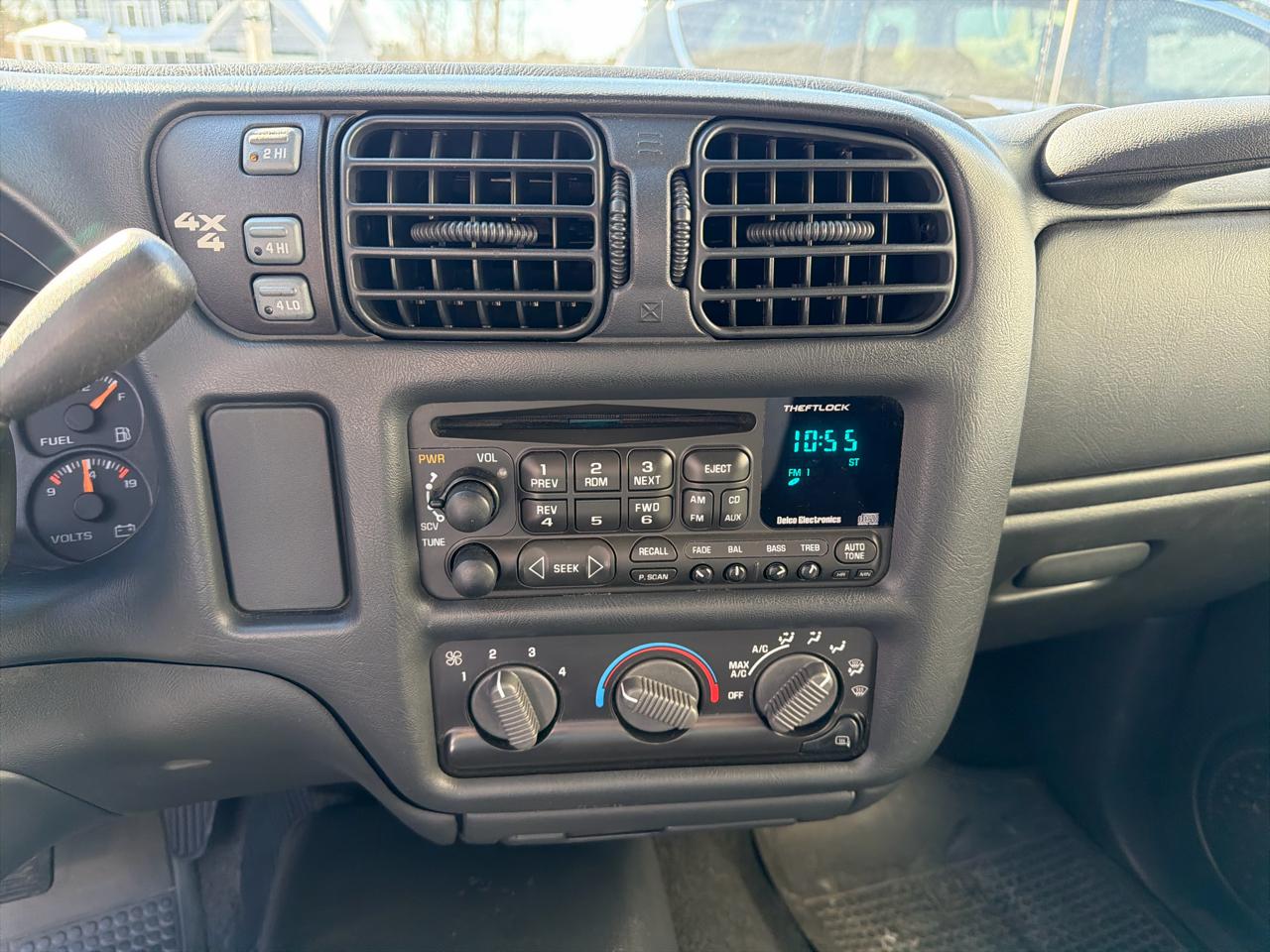 Chevrolet S-10 Crew Cab 123" WB 4WD LS 2001