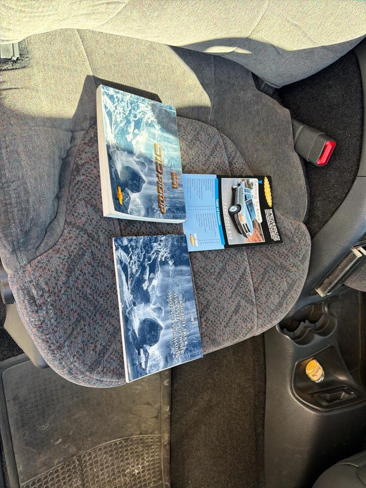 Chevrolet S-10 Crew Cab 123" WB 4WD LS 2001