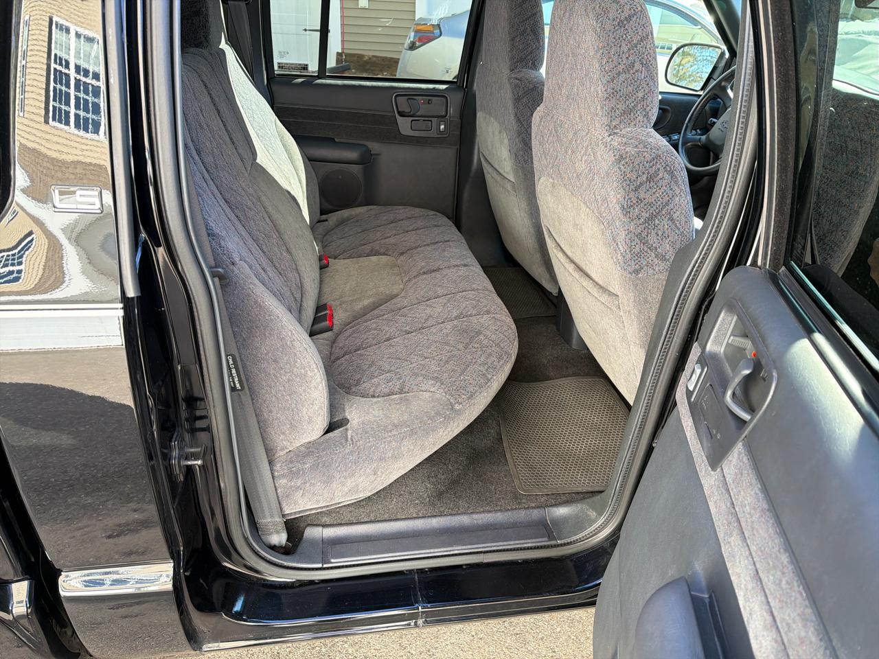 Chevrolet S-10 Crew Cab 123" WB 4WD LS 2001