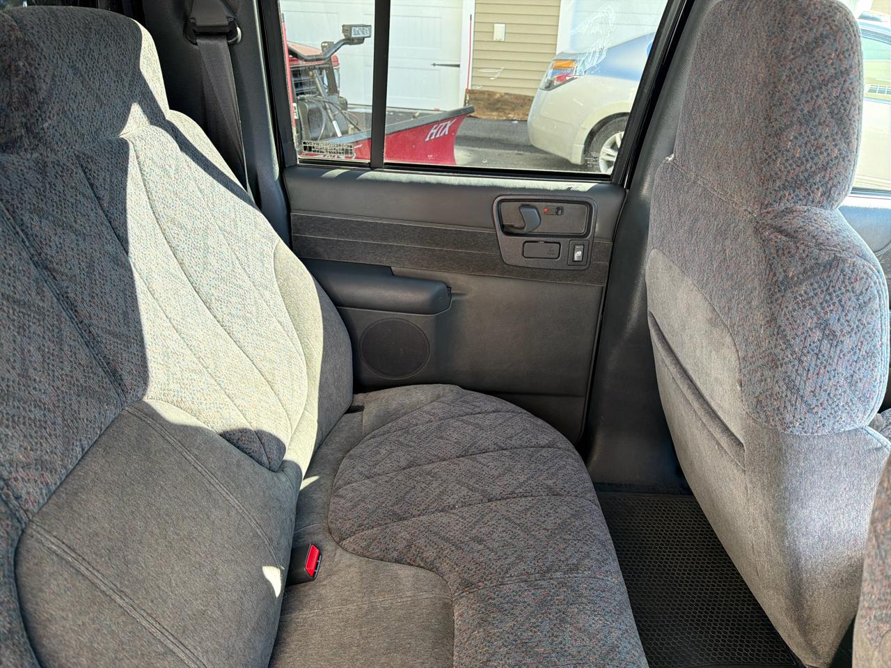 Chevrolet S-10 Crew Cab 123" WB 4WD LS 2001