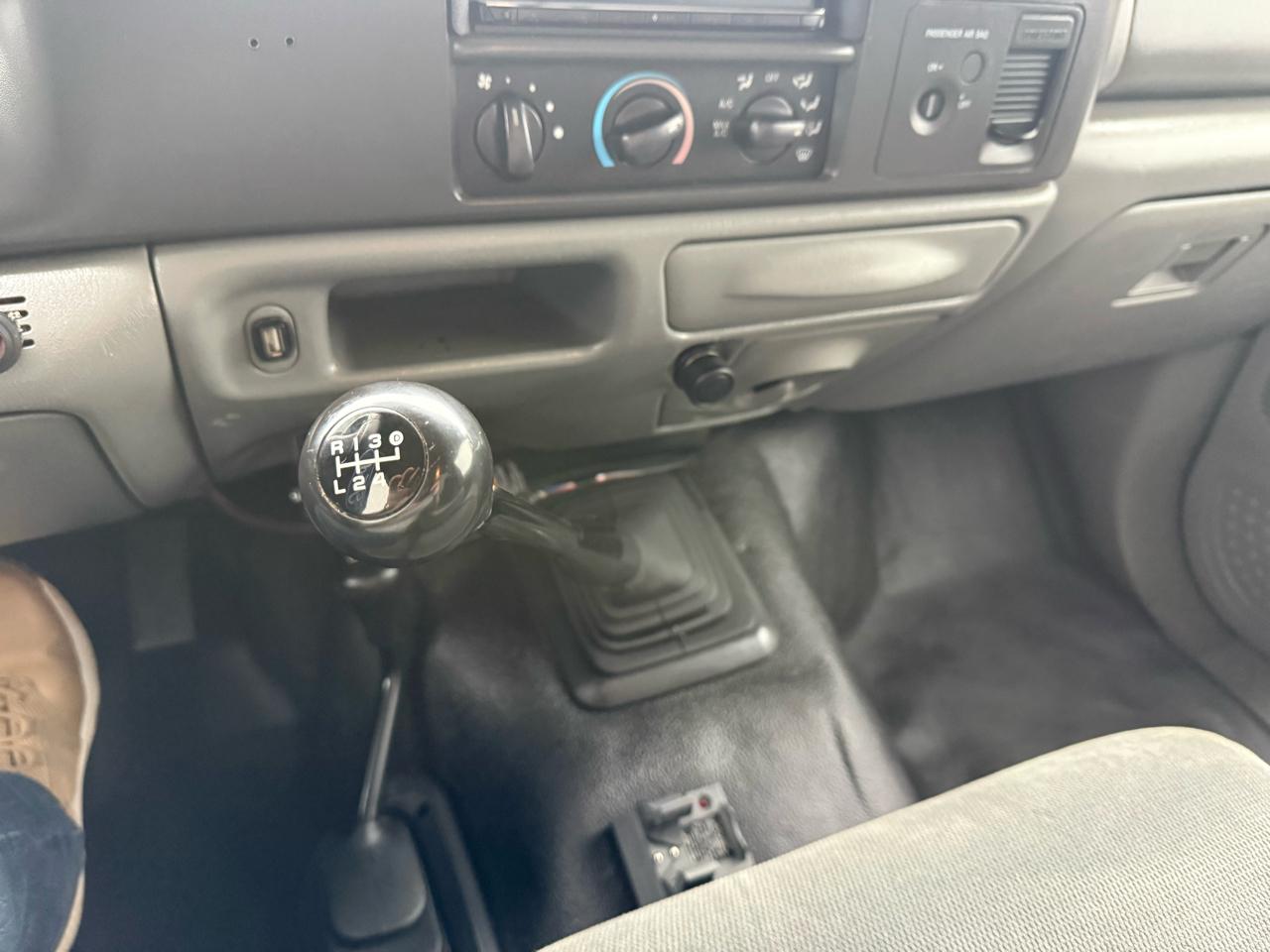 Ford Super Duty F-350 SRW  2003