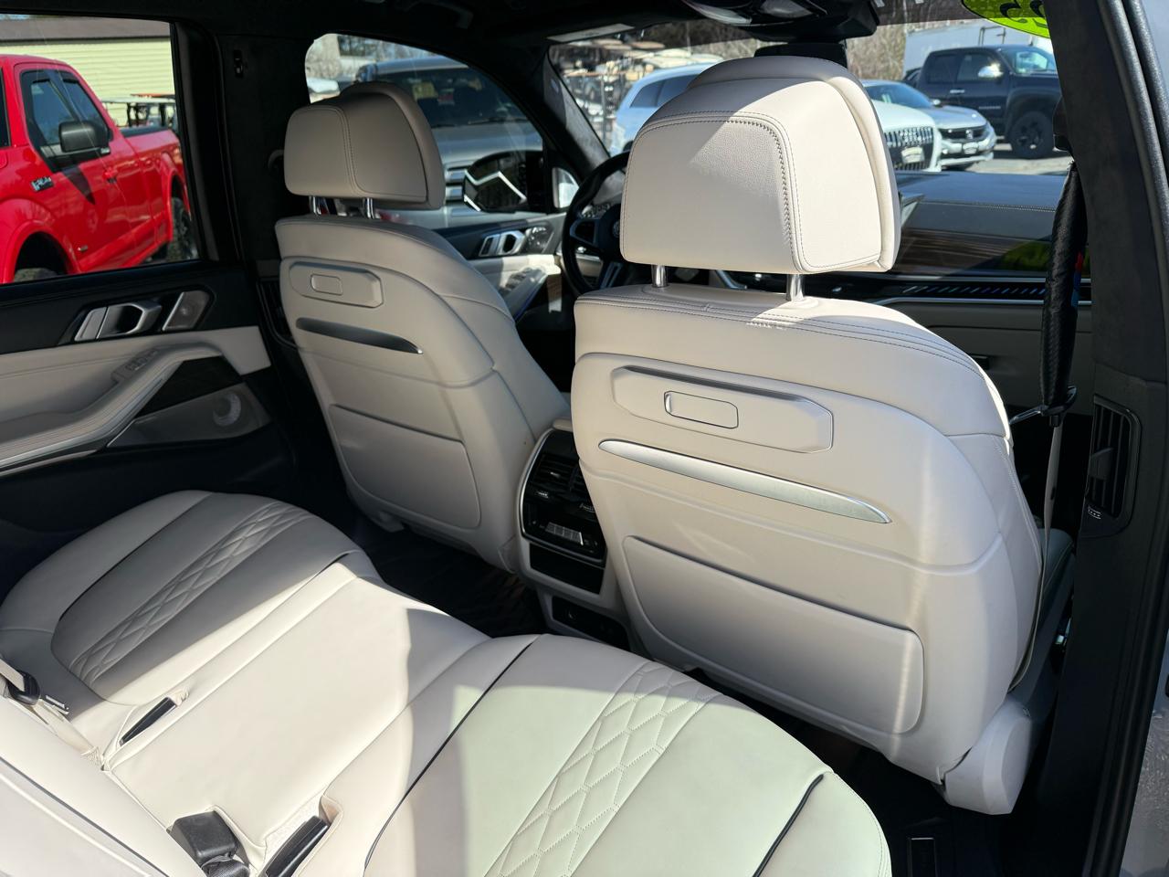 BMW X7  2025