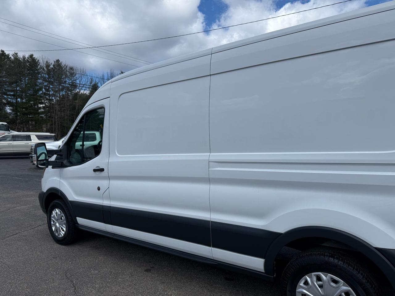 Ford Transit Cargo Van T-150 148" Med Rf 8600 GVWR Sliding RH Dr 2015