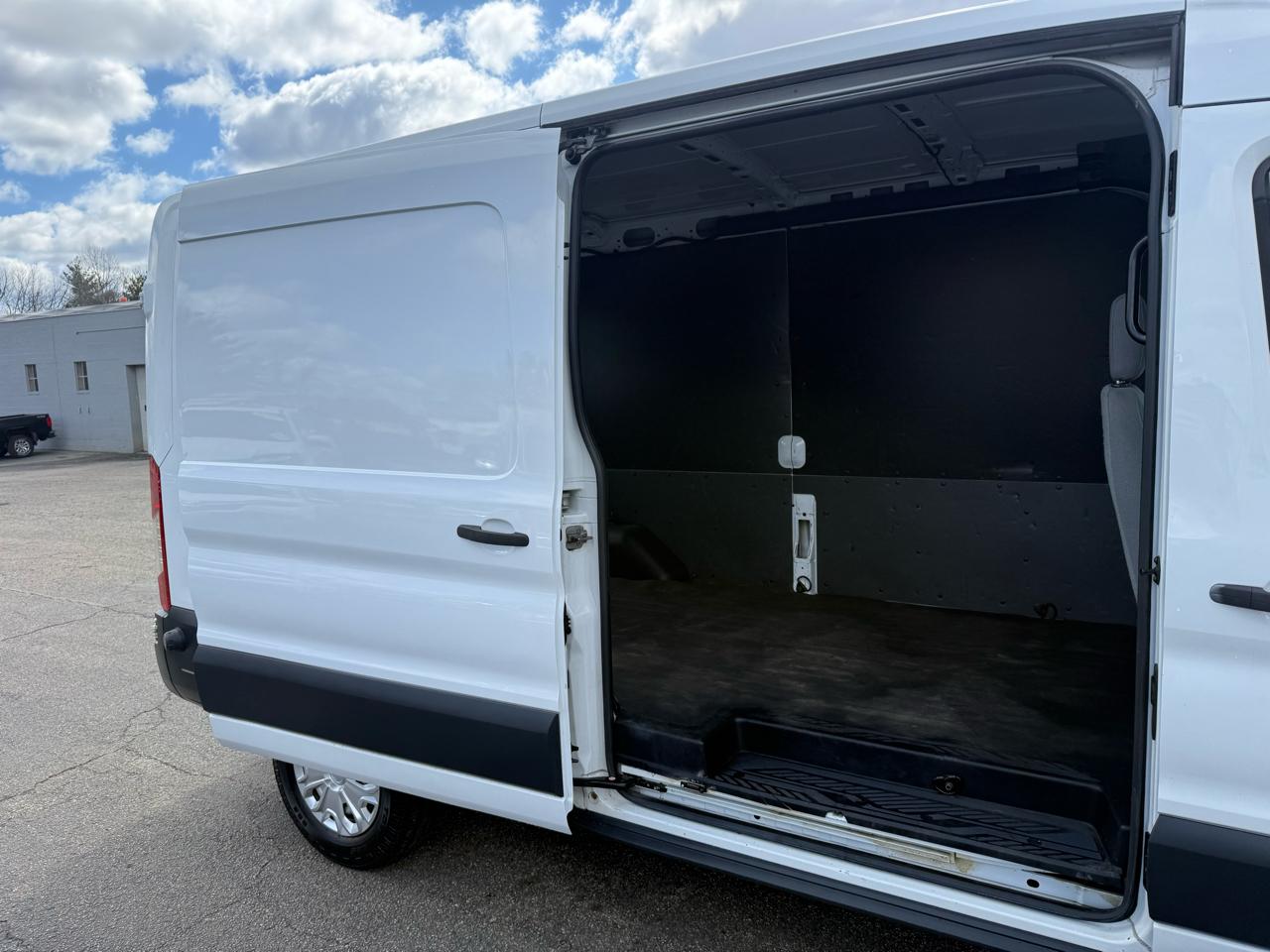 Ford Transit Cargo Van T-150 148" Med Rf 8600 GVWR Sliding RH Dr 2015