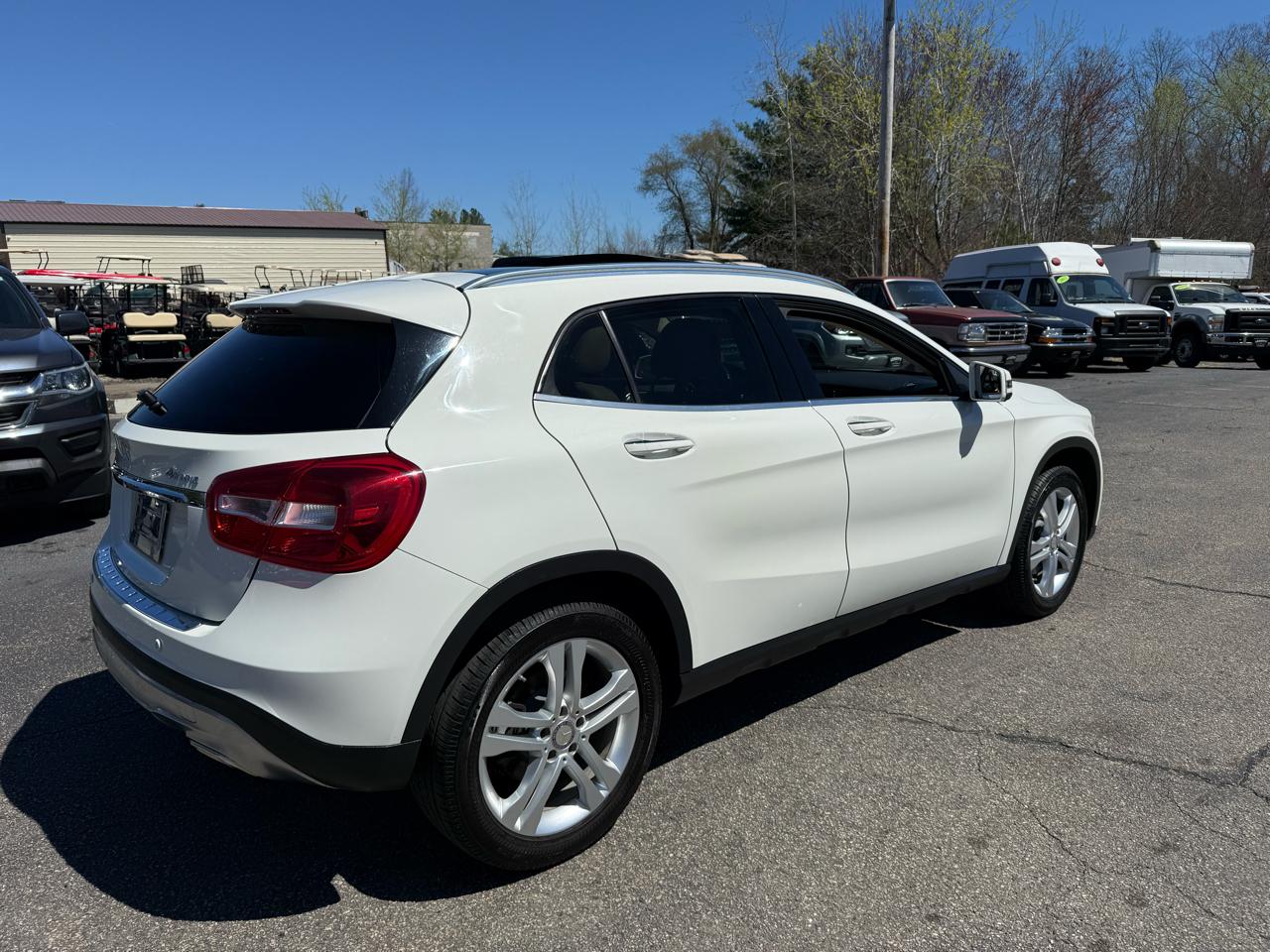 Mercedes-Benz GLA  2016