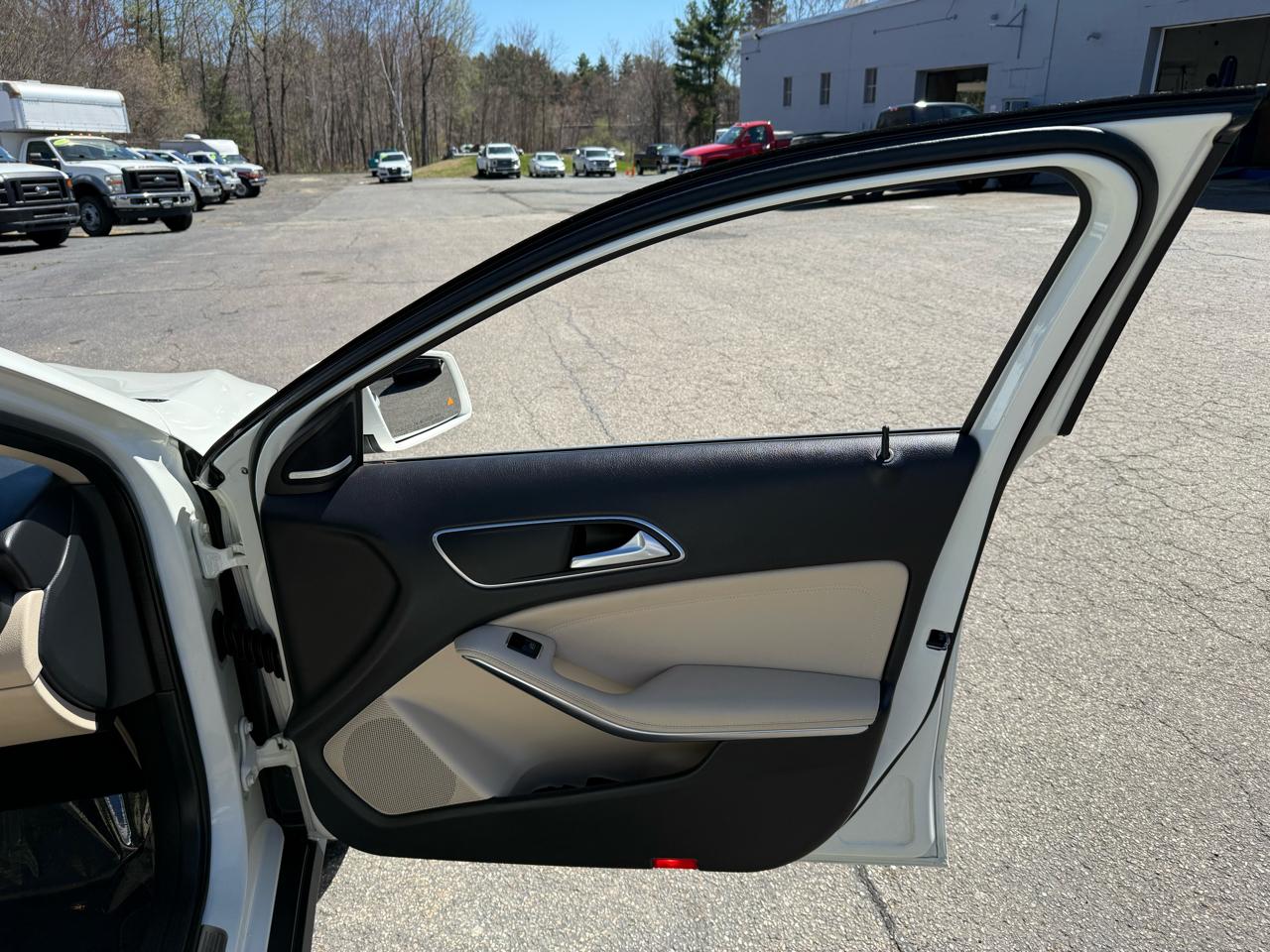 Mercedes-Benz GLA  2016