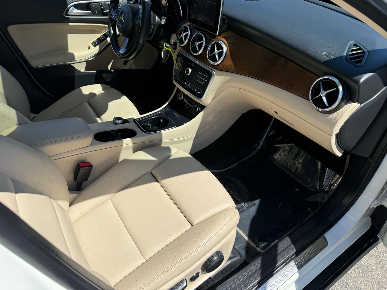 Mercedes-Benz GLA  2016