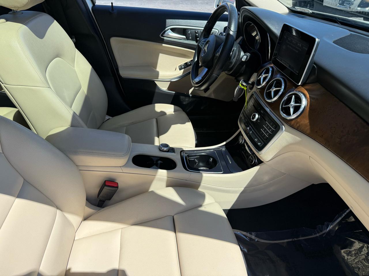 Mercedes-Benz GLA  2016