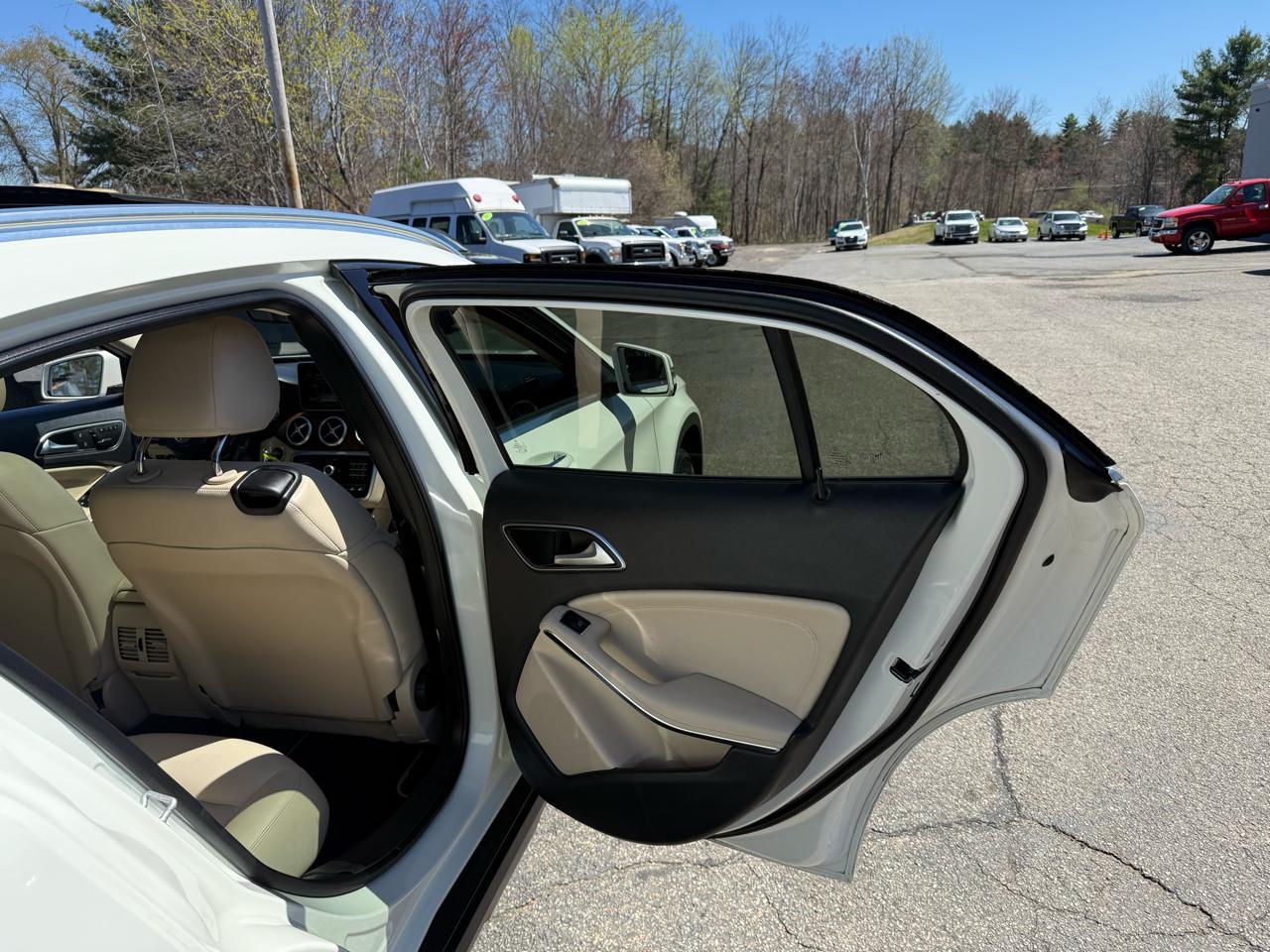 Mercedes-Benz GLA  2016