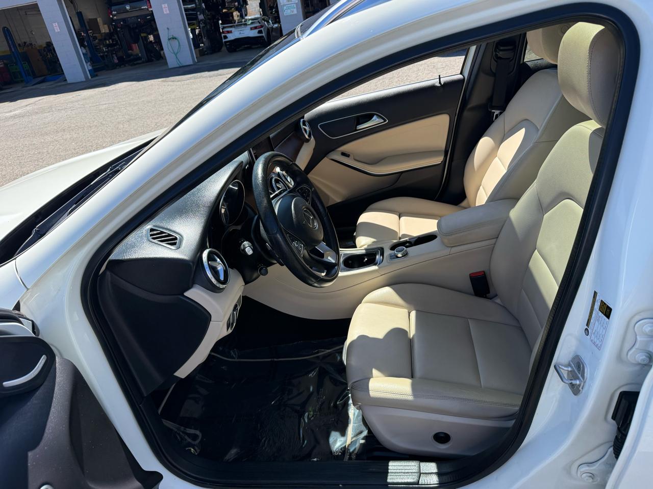 Mercedes-Benz GLA  2016