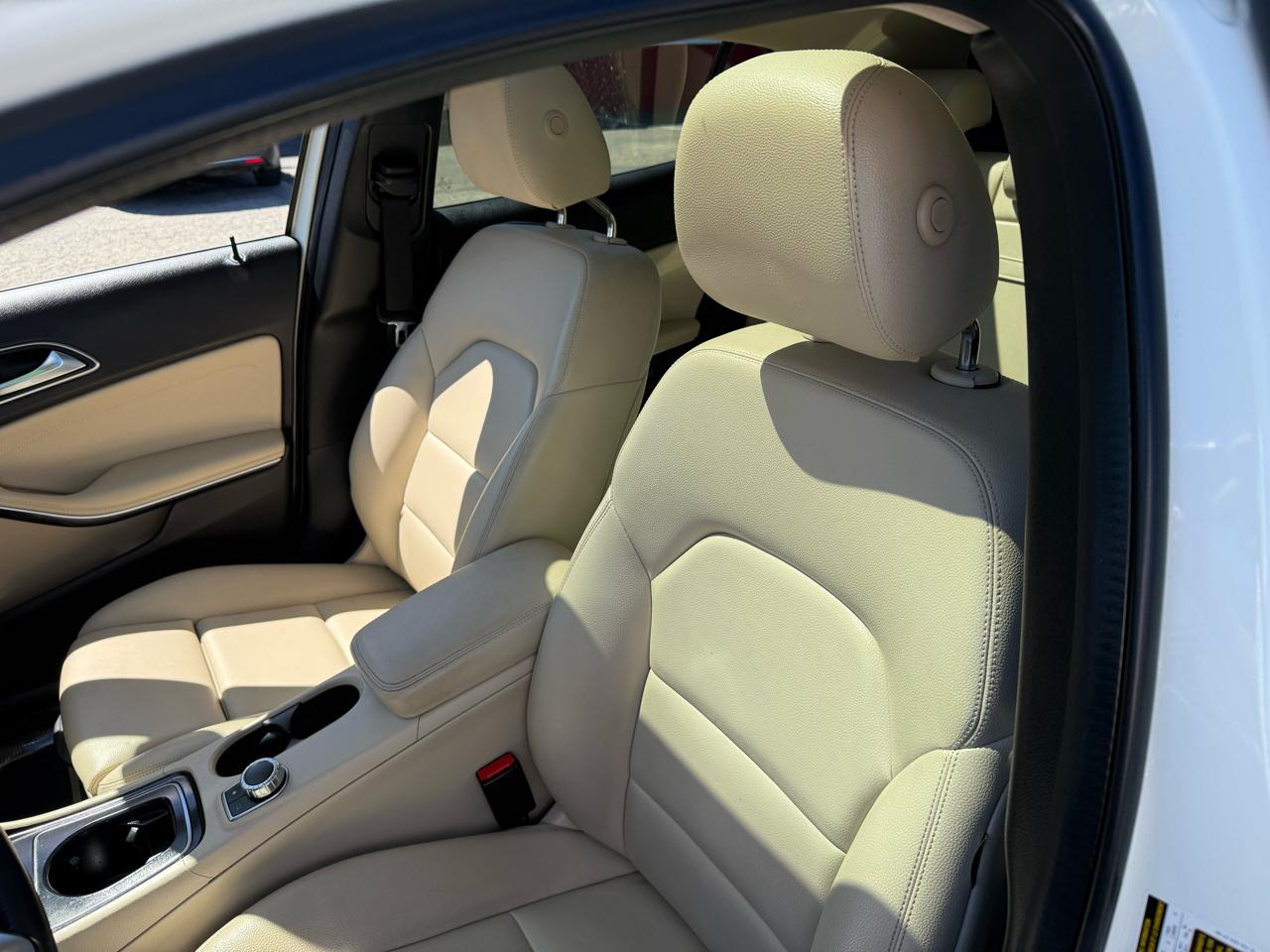 Mercedes-Benz GLA  2016