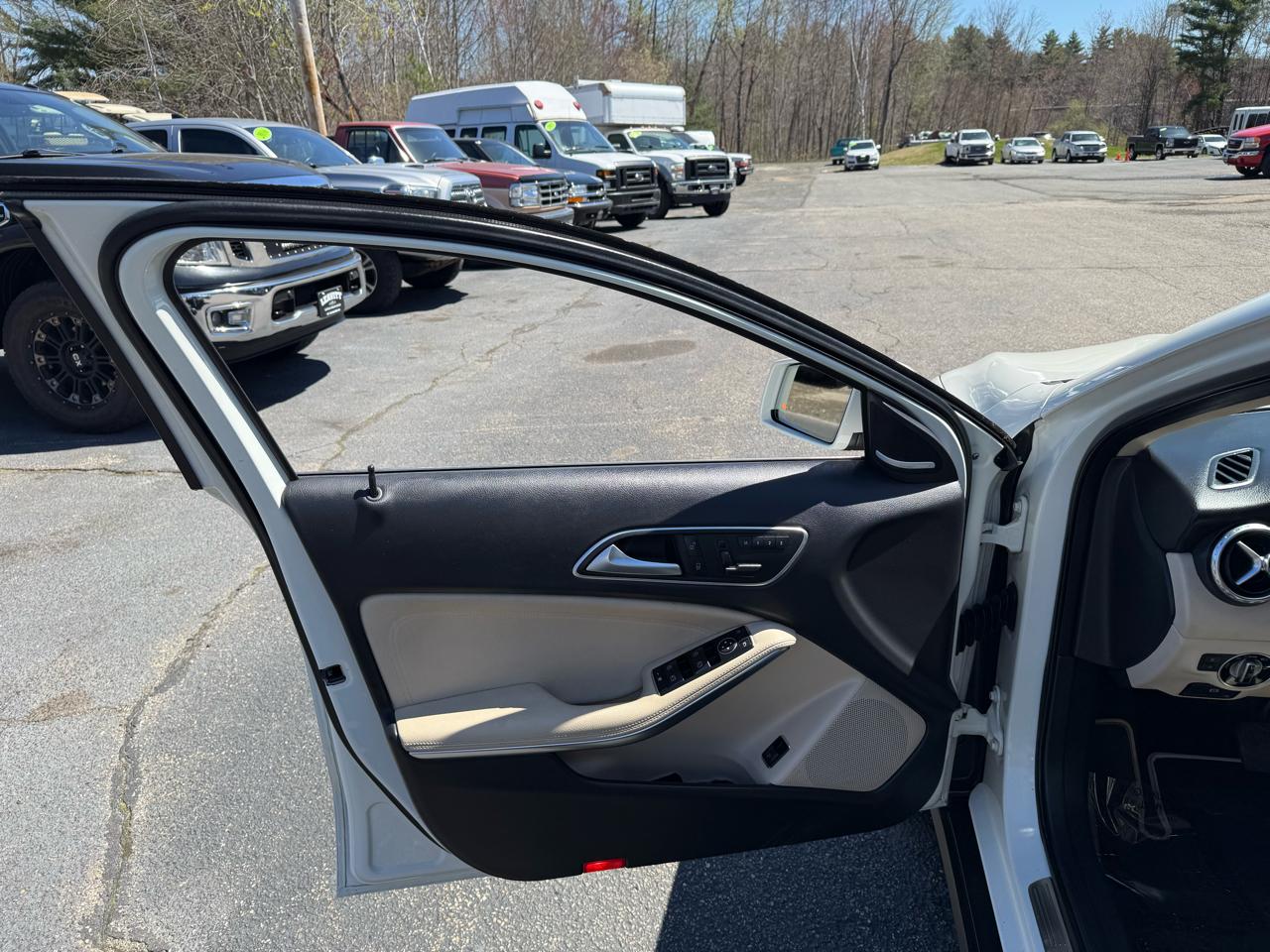 Mercedes-Benz GLA  2016