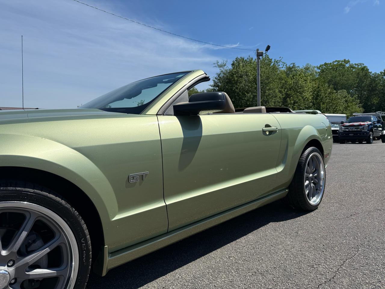 Ford Mustang  2005