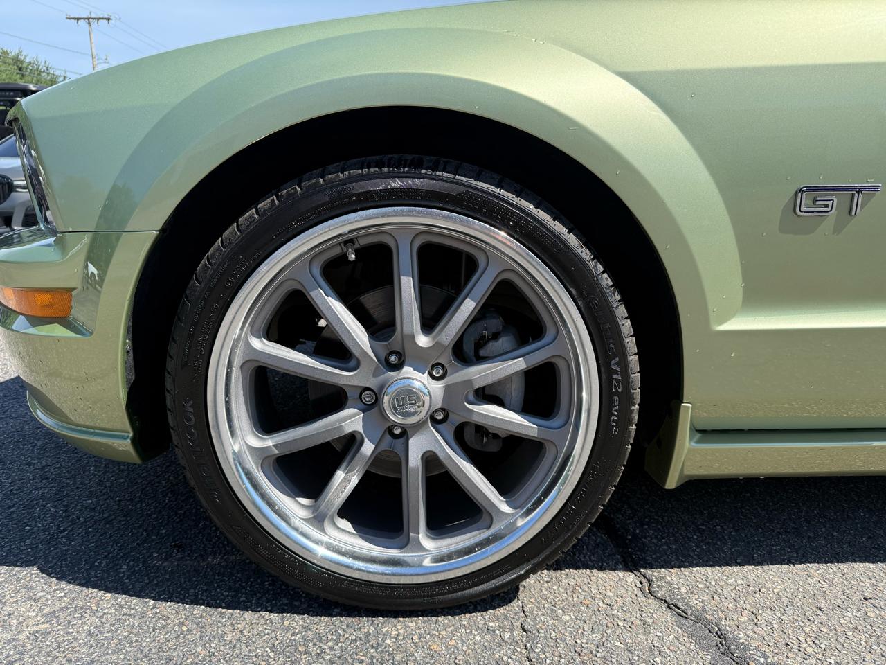 Ford Mustang  2005