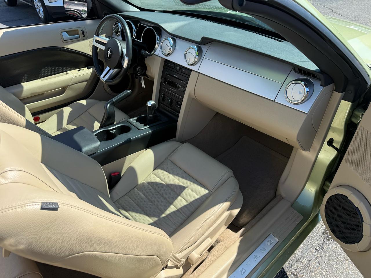 Ford Mustang  2005