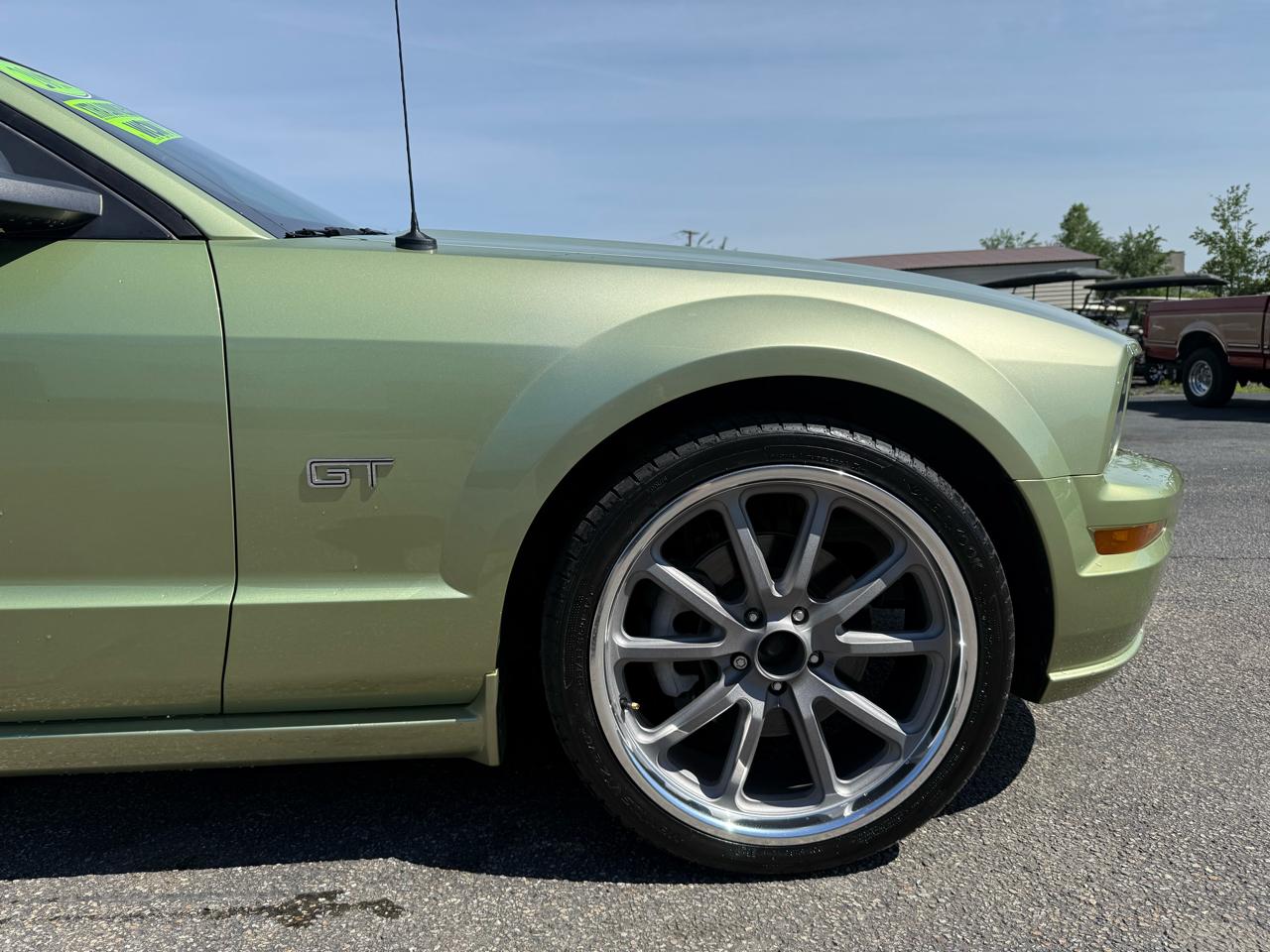 Ford Mustang  2005
