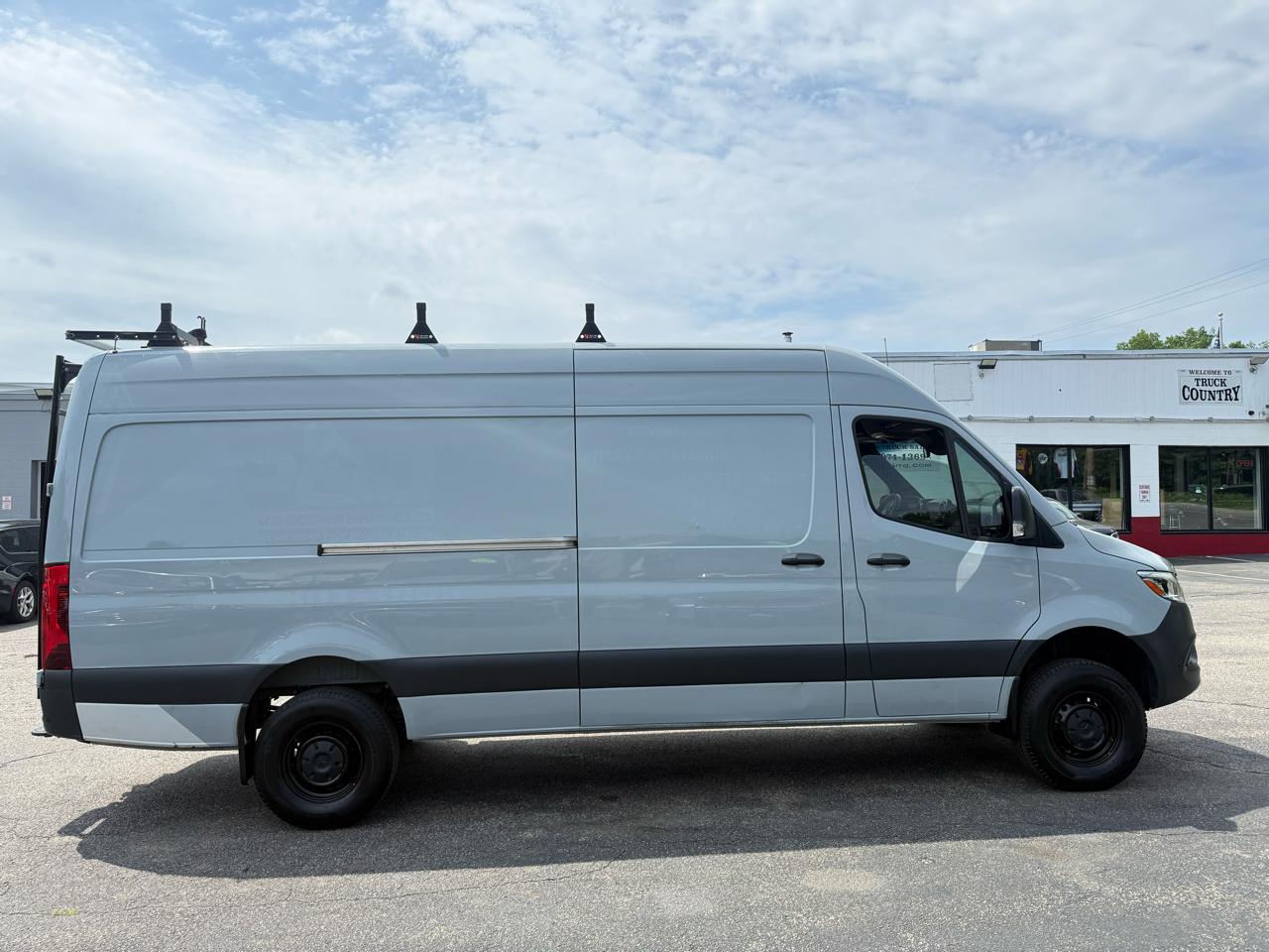 Mercedes-Benz Sprinter Van  2022