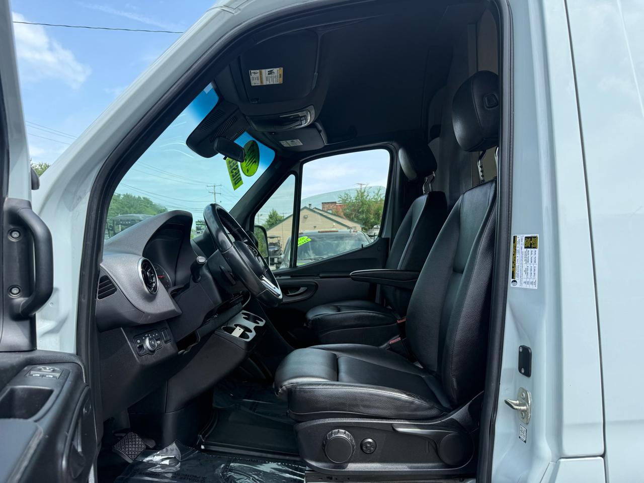 Mercedes-Benz Sprinter Van  2022