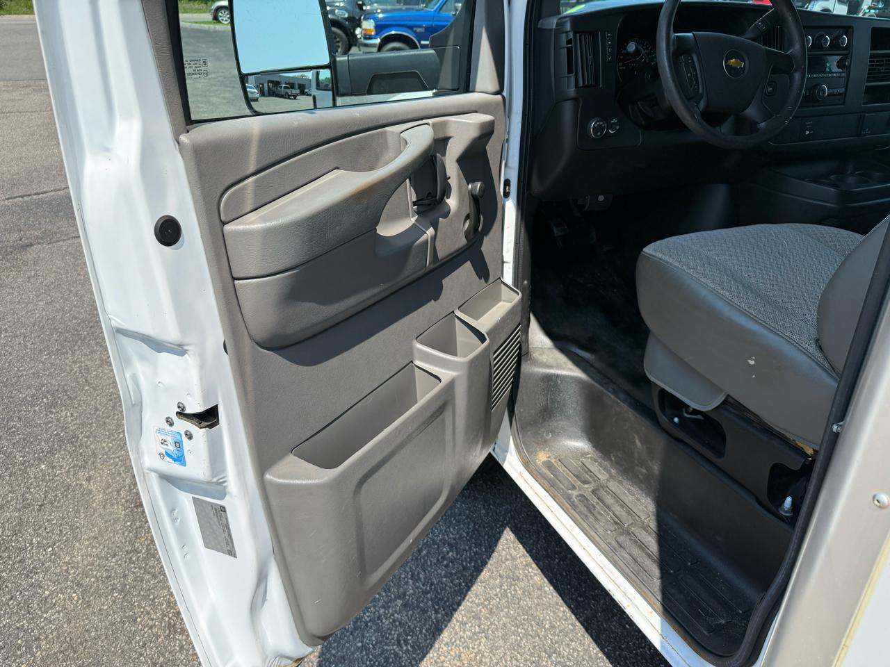 Chevrolet Express Commercial Cutaway 3500 Van 159" 2015
