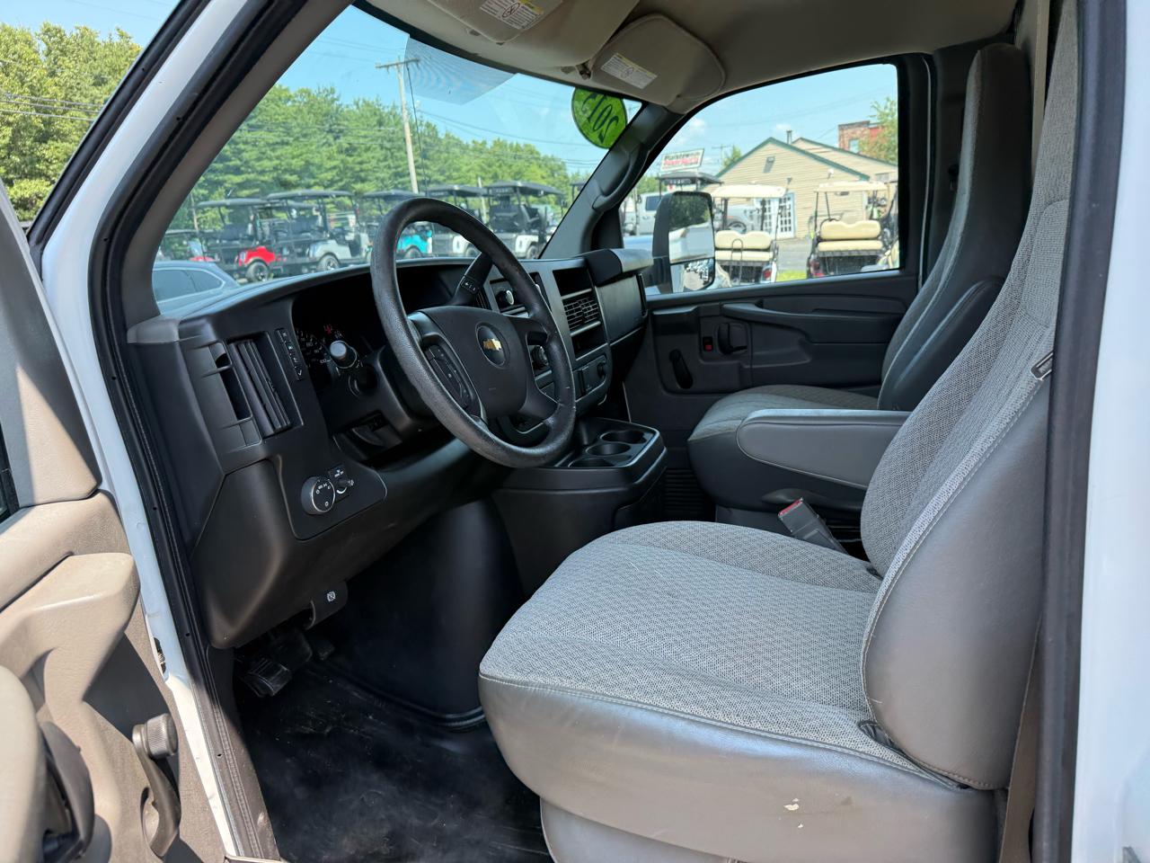 Chevrolet Express Commercial Cutaway 3500 Van 159" 2015