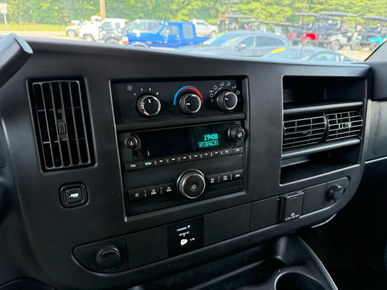 Chevrolet Express Commercial Cutaway 3500 Van 159" 2015