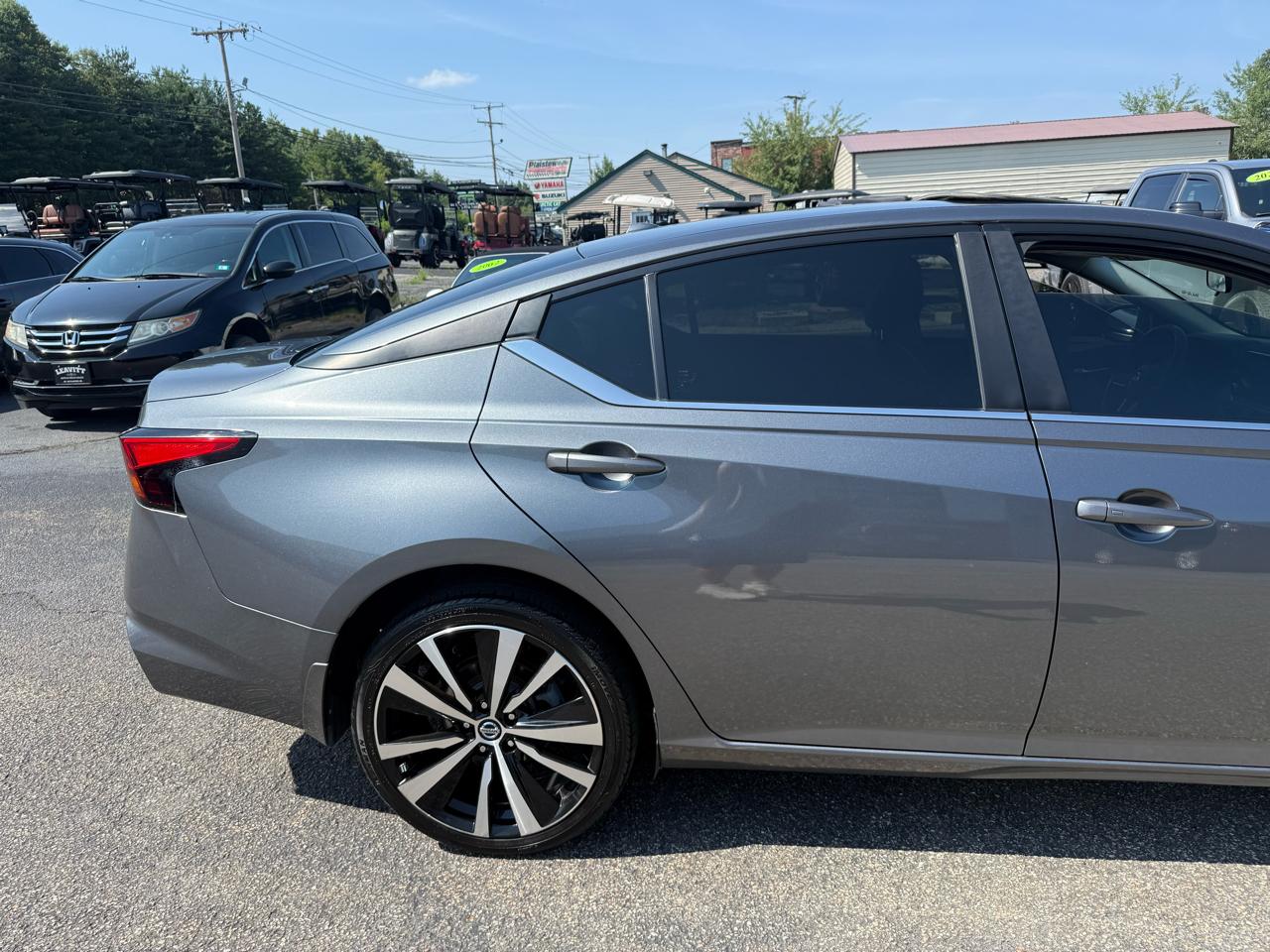 Nissan Altima  2021