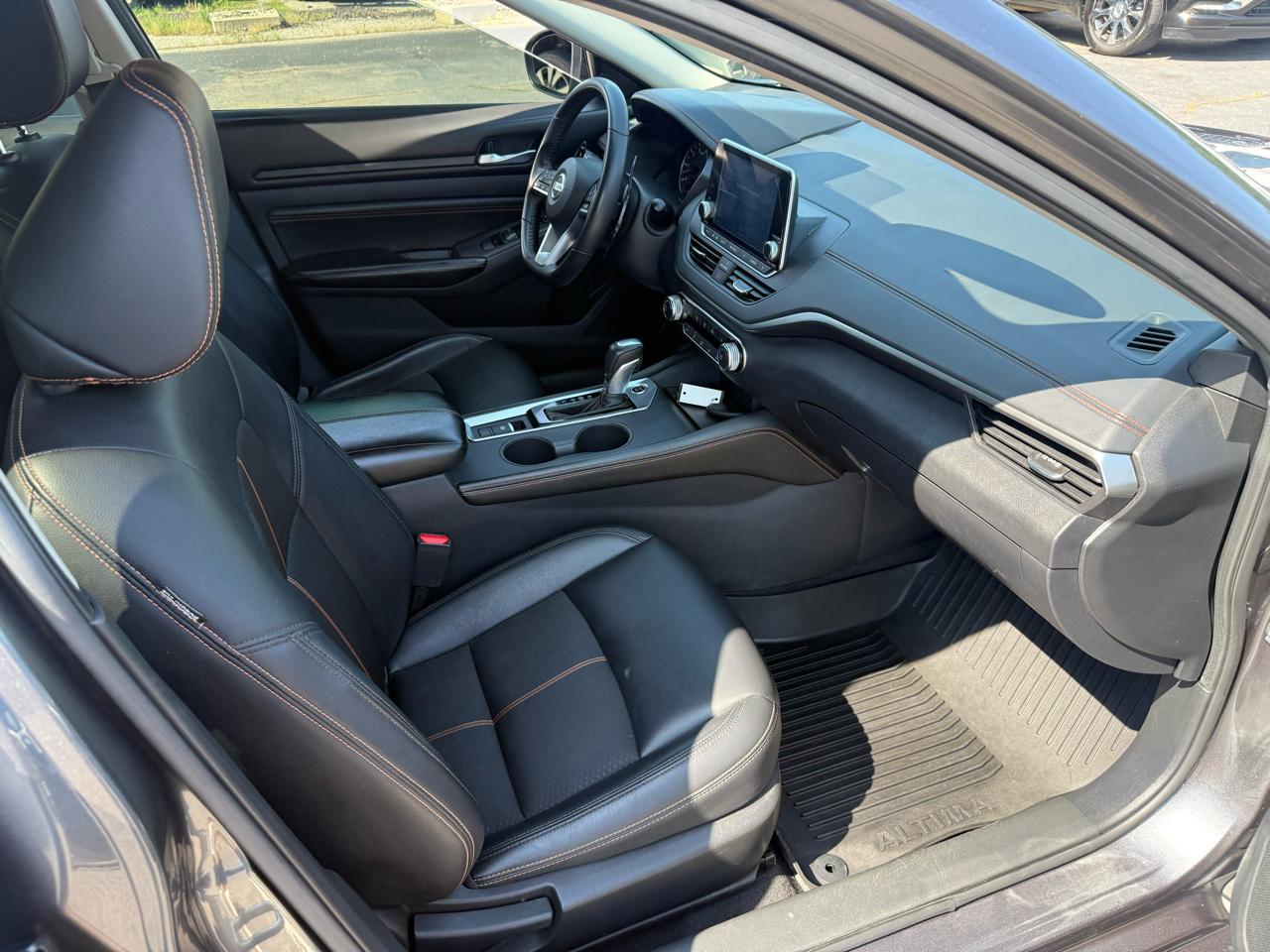 Nissan Altima  2021