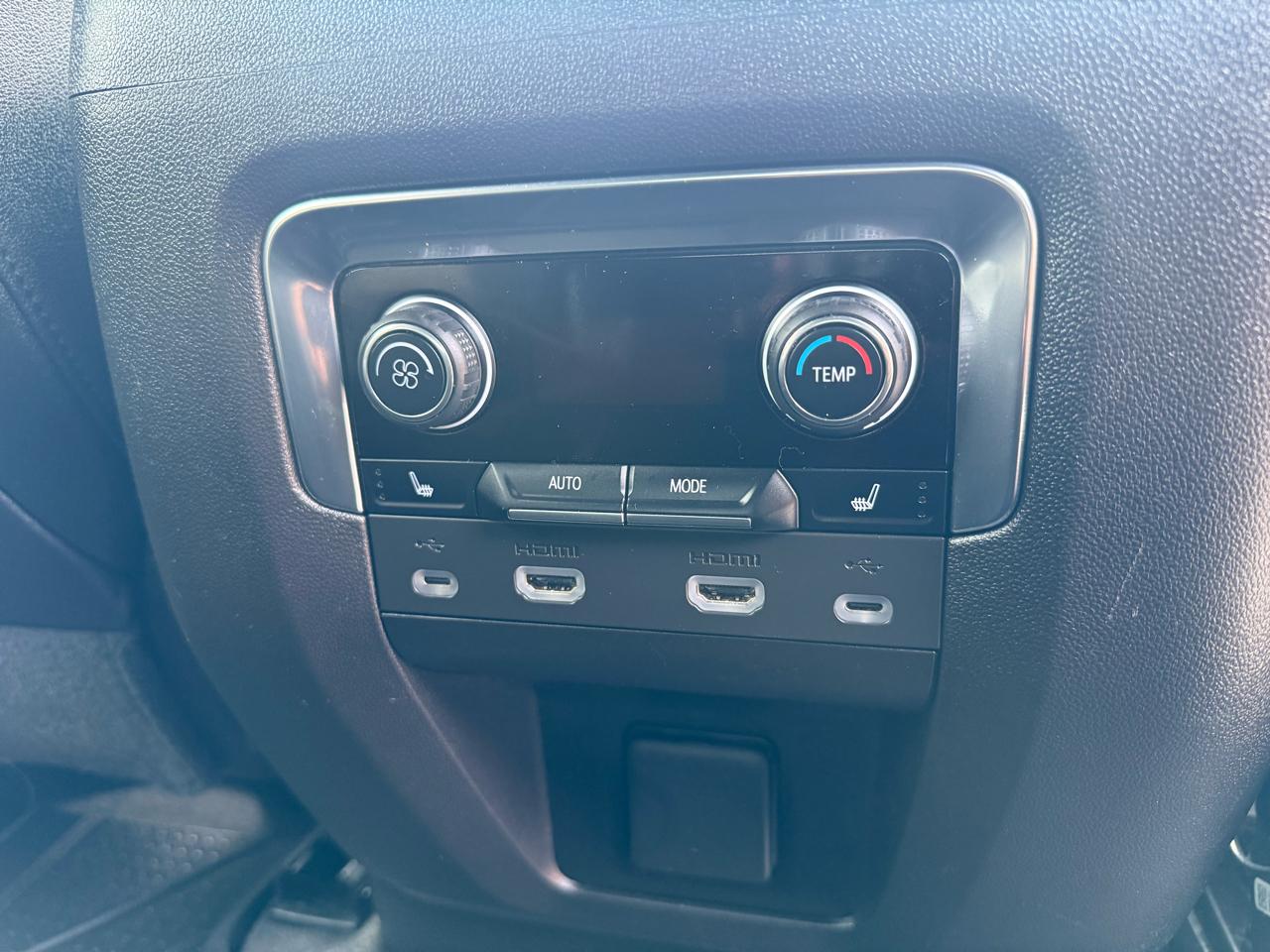 Chevrolet Suburban  2021