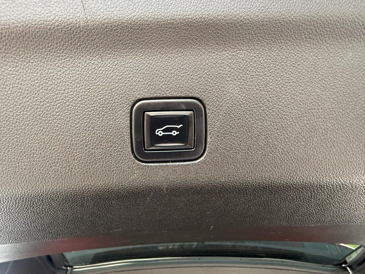 Chevrolet Suburban  2021
